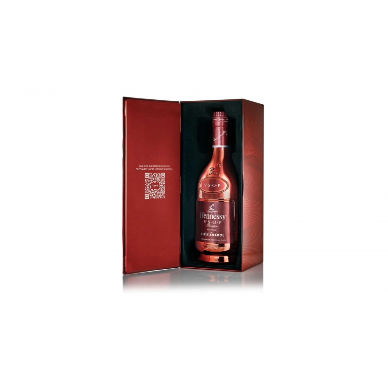 HENNESSY VSOP ET REFIK ANADOL